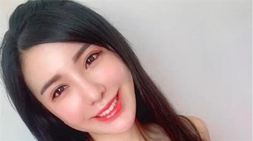 64614-惊爆大马极品S级身材巨乳网红女神【sabee】 不雅露脸私拍唯一四点道具扣穴销魂高潮.jpg